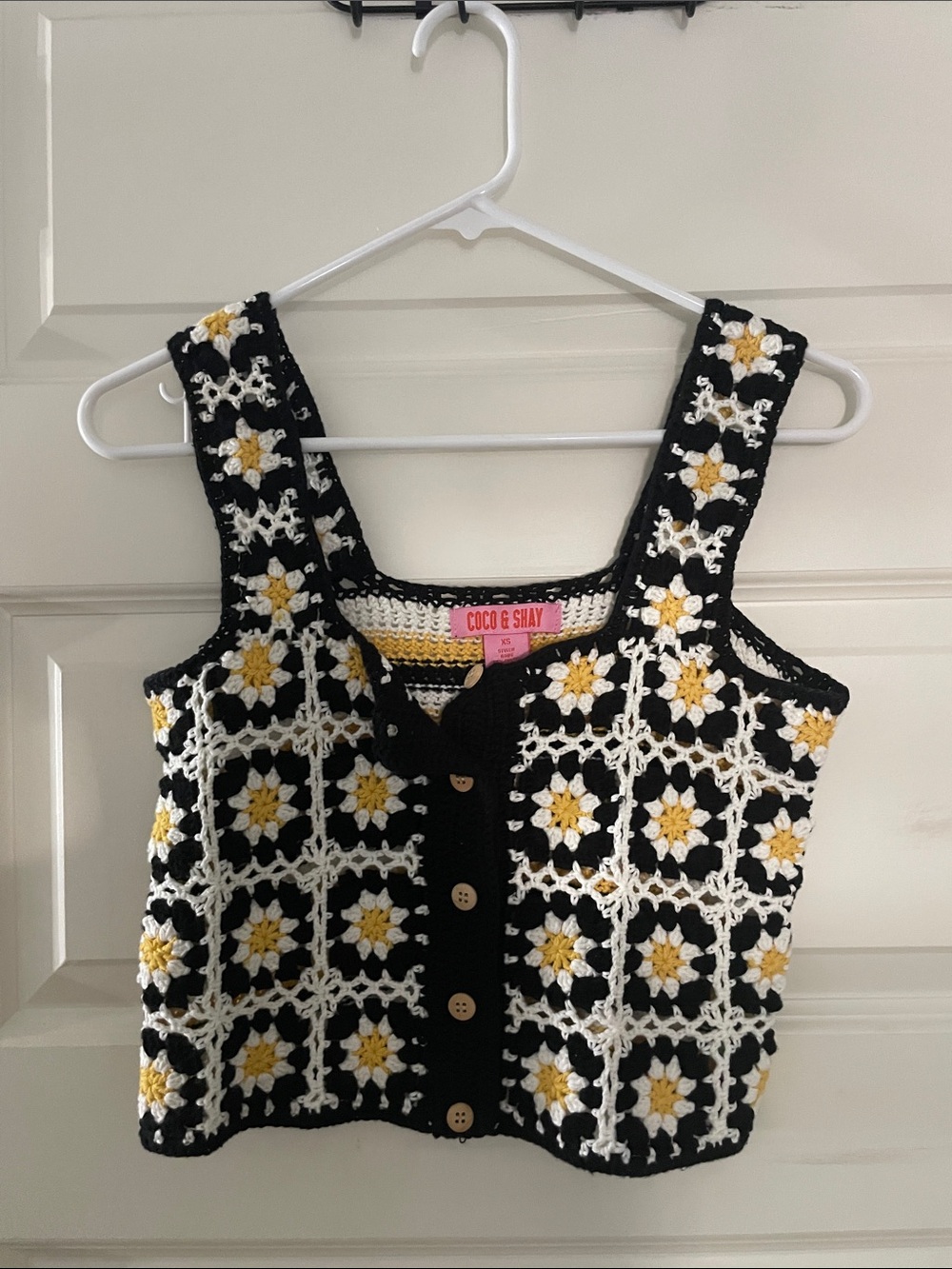 COCO & SHAY Black Crochet Daisy Crop Tank